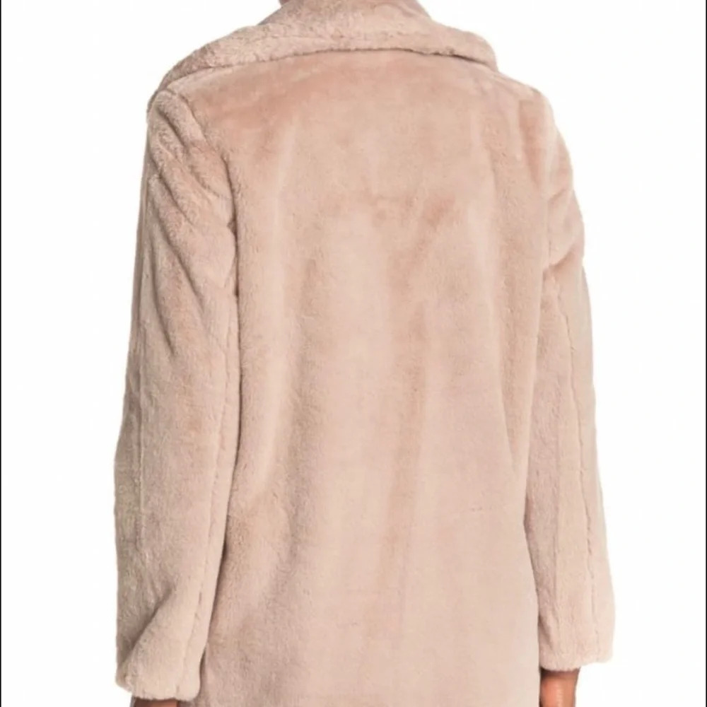 🌸Plush and cozy coat 🌸 - Picture 3 of 4